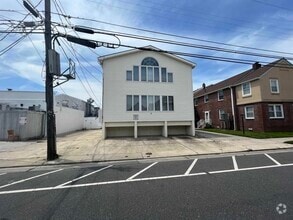 Building Photo - 6 N Adams Ave