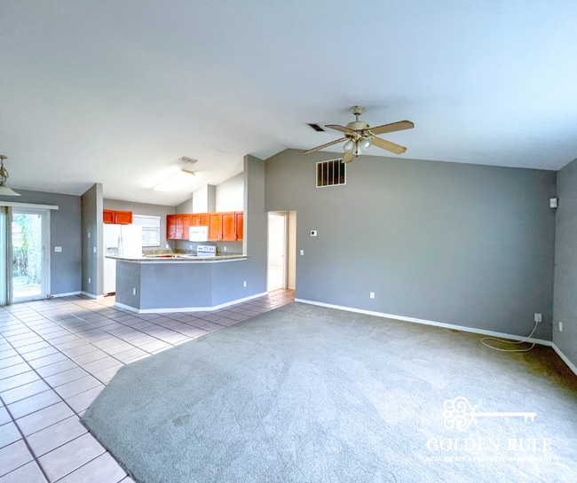 Building Photo - 2240 SW 41st Ln