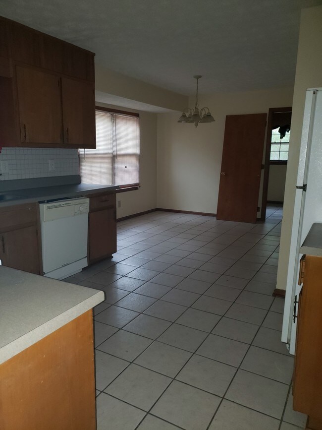 Building Photo - 6411 Edenfield Dr