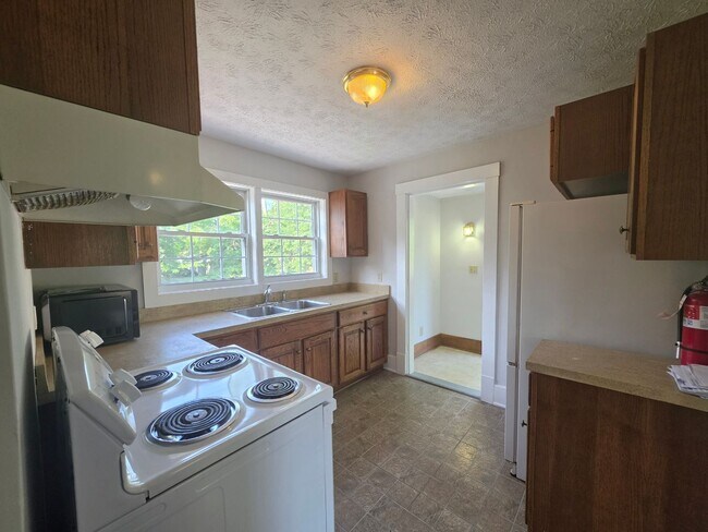Foto del edificio - Kent 3 bedroom 1 bath Single Family Home