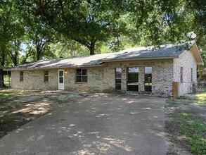 Building Photo - 300 Slayden St