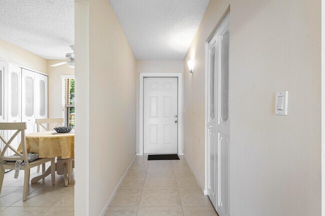 Building Photo - 14575 Bonaire Blvd