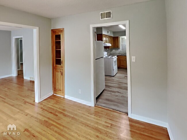 Foto del edificio - 1402 Moss Point Dr