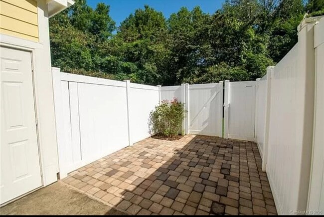 Building Photo - 469 Hurston Cir