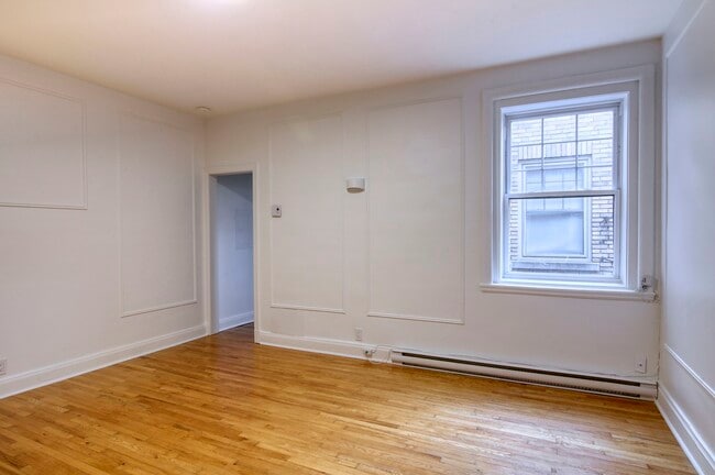 Building Photo - 2100 Rue du Fort