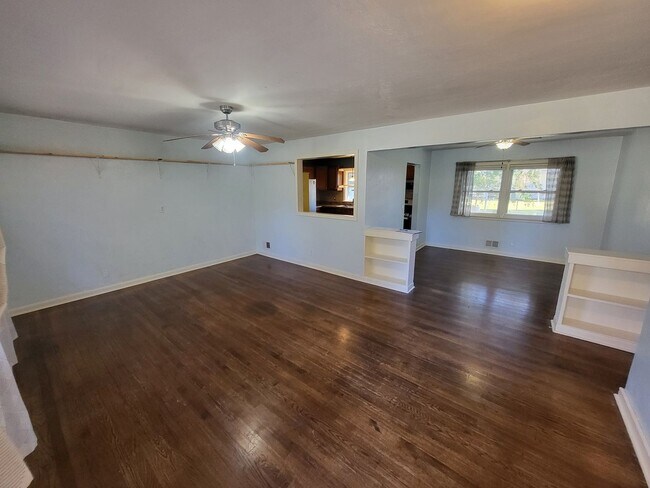 Foto del edificio - 8224 Meadow Creek Rd