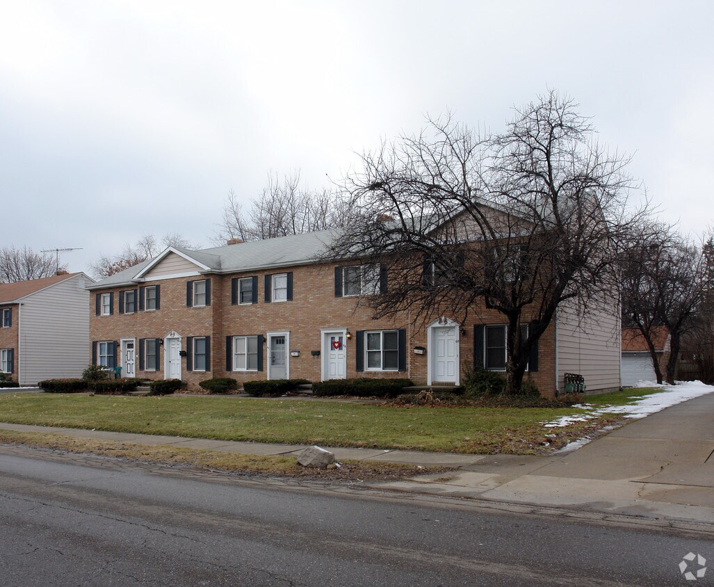 Primary Photo - 60-68 N Pershing Ave