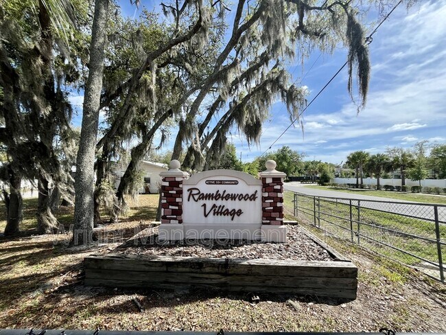 Foto del edificio - 38055 Woodgate Ln