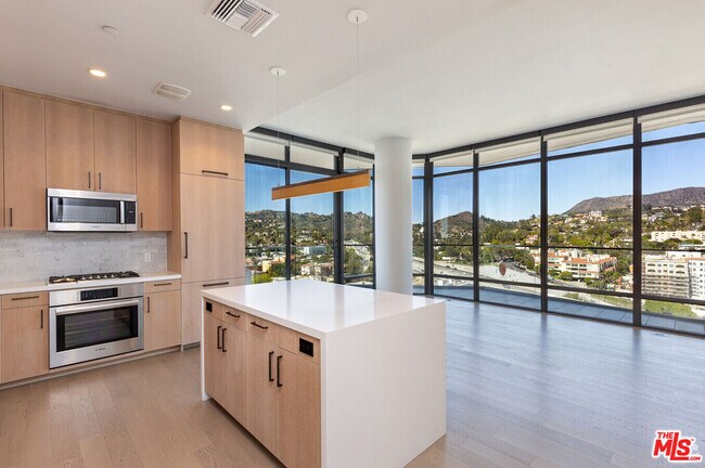 Foto del edificio - 1755 Argyle Ave
