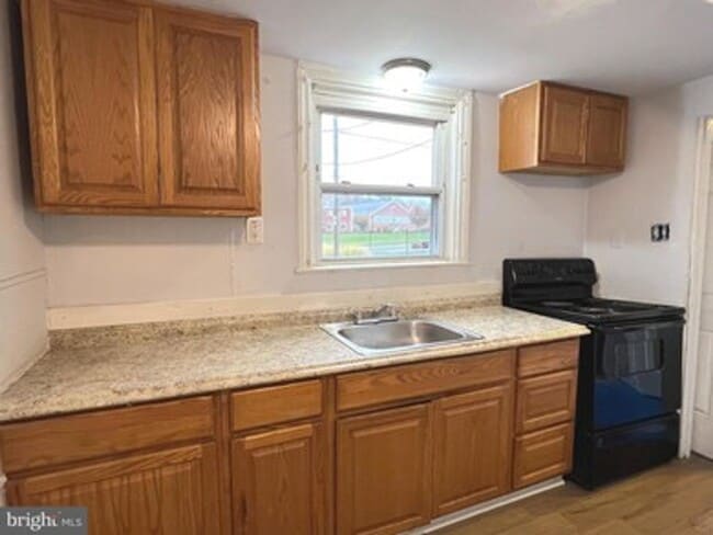 Foto del edificio - 3 Bed Townhome - Chester, PA