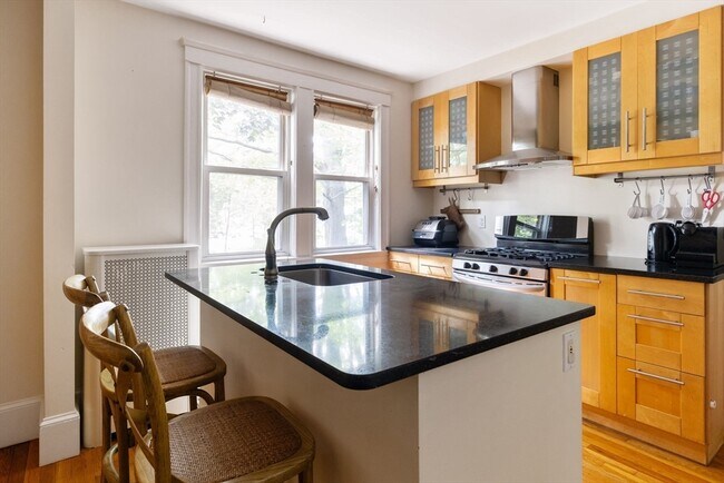 Building Photo - 52 Saville St