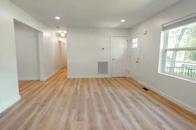 Foto del edificio - 3 Bed, 2 Bath Home in Walking Distance to Downtown Franklin