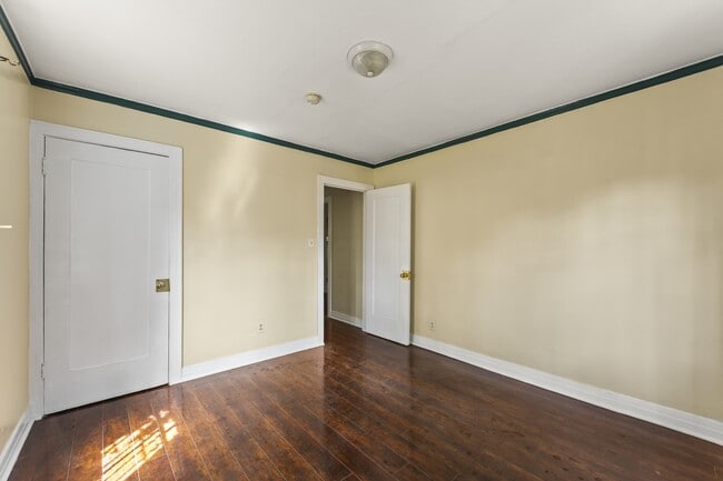 Building Photo - 3005 S Rimpau Blvd