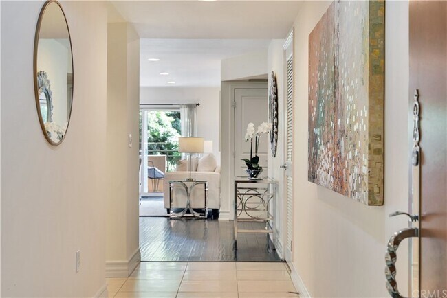 Foto del edificio - 1353 N Fuller Ave