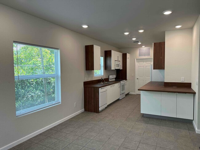 Building Photo - 7410 SW 10th Ct
