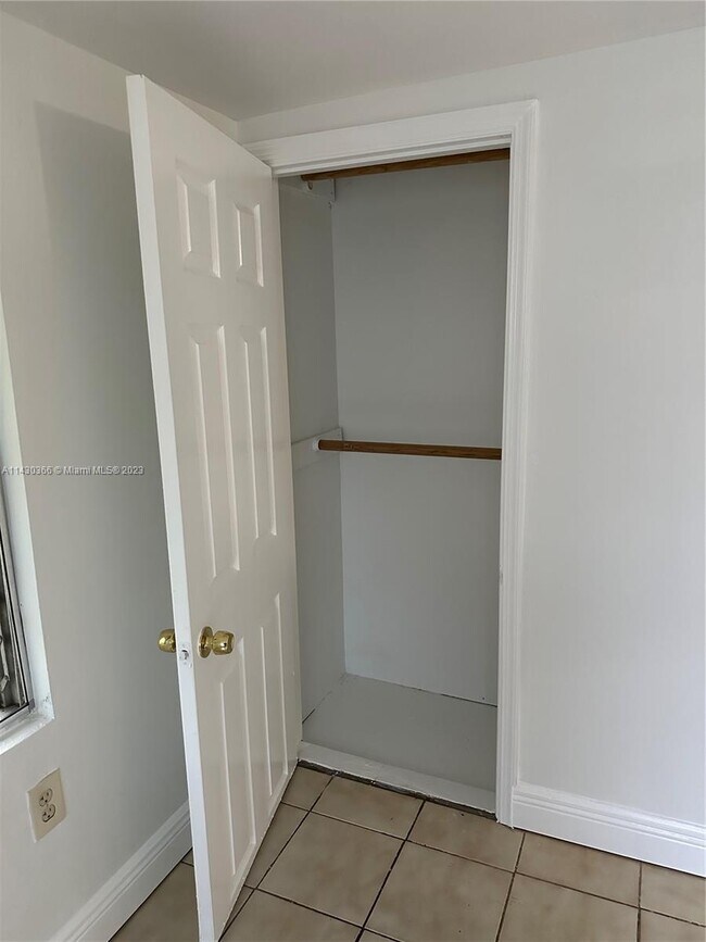 Building Photo - 2430 SW 25th Terrace