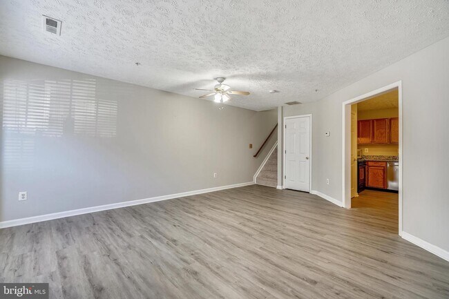 Building Photo - 8842 Goose Landing Cir
