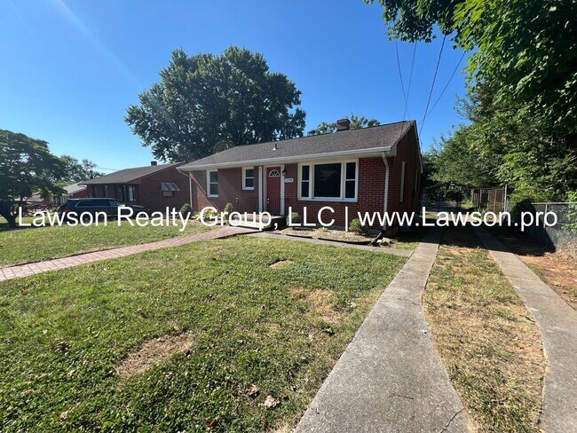 Foto del edificio - Three Bedroom Home - Convenient Location!