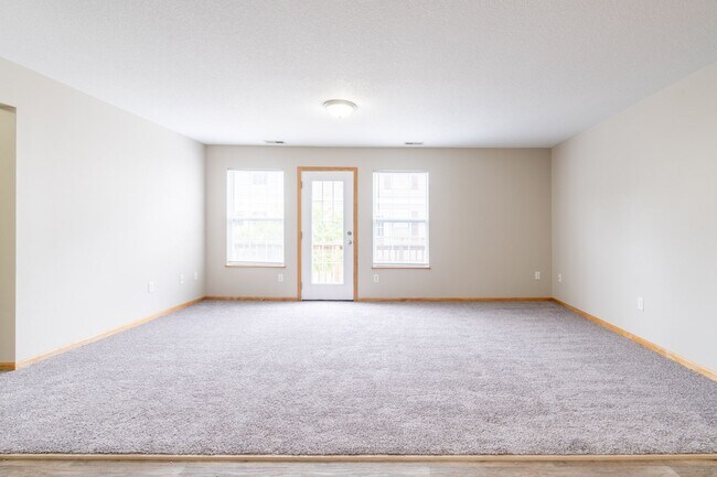 Building Photo - 2 Bedroom 2 Bathroom Town House - Interior Unit