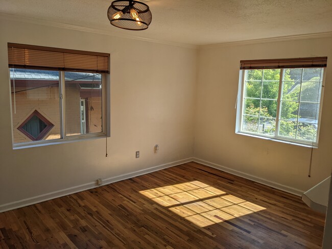 Building Photo - 651 N 200 W
