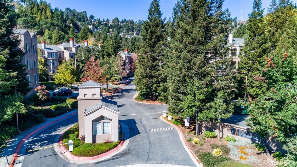 Primary Photo - 200 Caldecott Ln