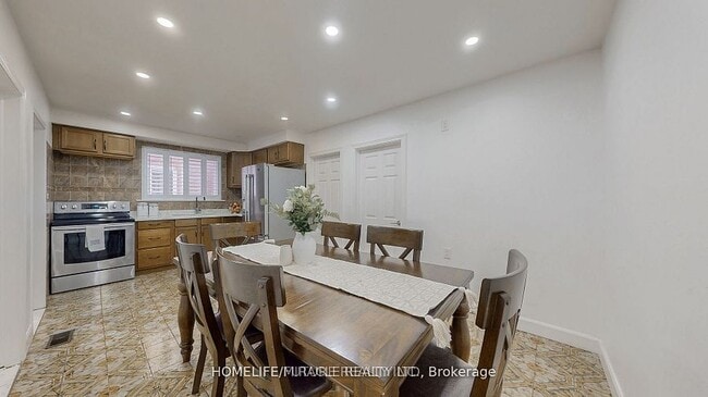 Building Photo - 845 Runnymede Rd