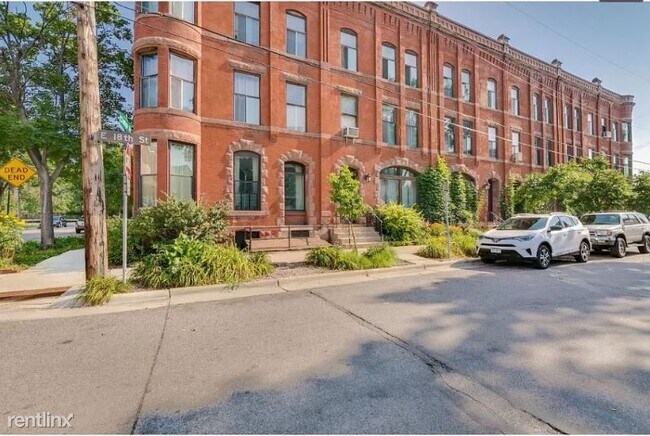 Foto del edificio - 330 E 18th St