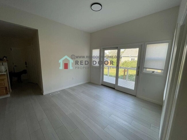 Building Photo - Beautifully Remodeled 3 Bed, 2 Bath Home – Pet Friendly!