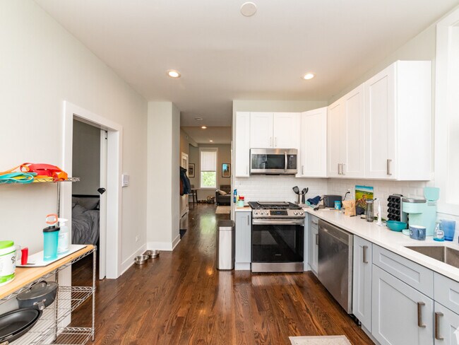 Foto del edificio - 2145 W Webster Ave