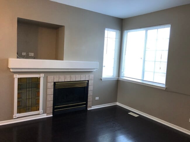 Building Photo - 22 W Briarwood Dr