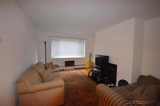 Building Photo - 50 Evergreen St