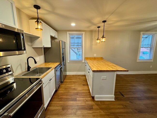 Photo - 931 Baldwin St Apartment