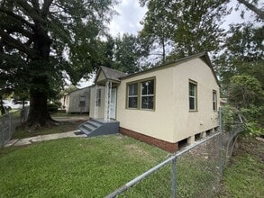 Building Photo - 3423 Seneca St