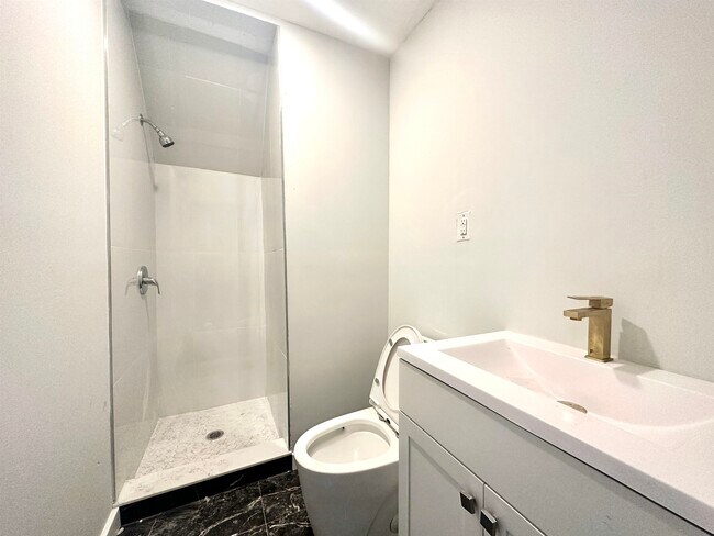Building Photo - 44 Searing Ave