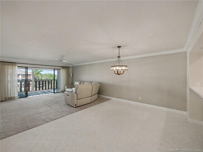 Foto del edificio - 166 SE St Lucie Blvd