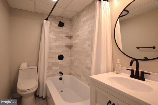 Foto del edificio - 1030 E Lancaster Ave