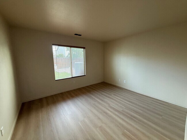 Foto del edificio - 2424 Sandpiper Ln