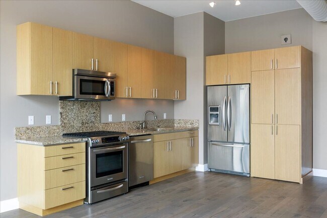 Building Photo - 1 Bedroom, 1 Bath Condo in the Heart of Do...