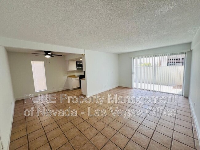 Building Photo - 1405 E Vegas Valley Dr