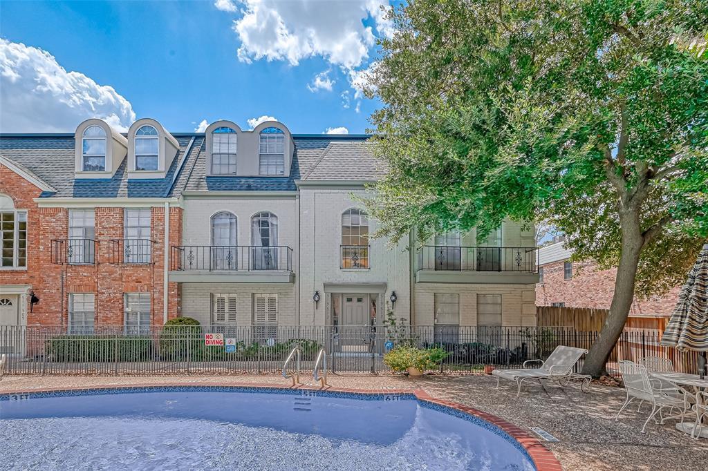 Foto principal - 513 N Post Oak Ln