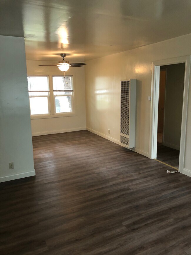 Large Living and Dinning Room - 4616 Obama Blvd