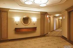 Building Photo - 2 Bay Club Dr