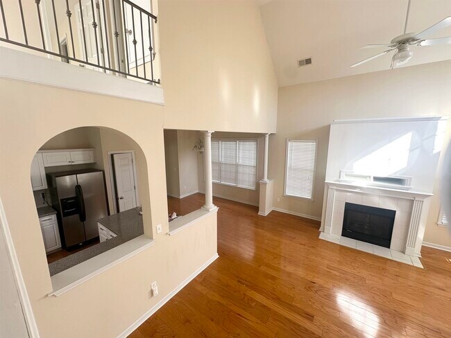 Foto del edificio - 8516 Shady Elm Dr