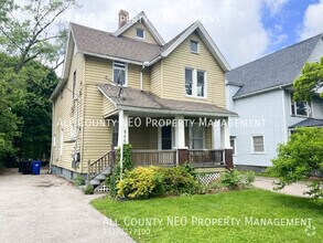 Building Photo - 844 E 154th St