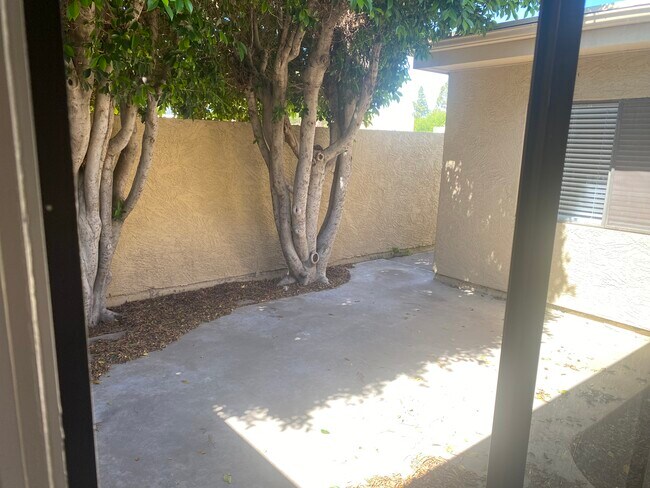Building Photo - 5813 W Gelding Dr