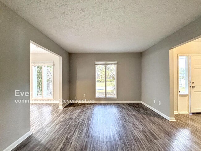 Building Photo - 1327 Chablis Ct N