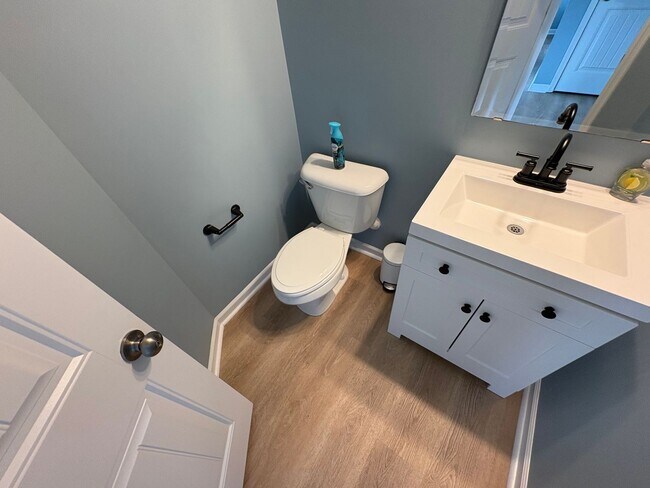 Building Photo - 3bd/2.5ba home with flexible Lease Length