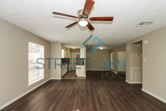 Building Photo - REDUCED!