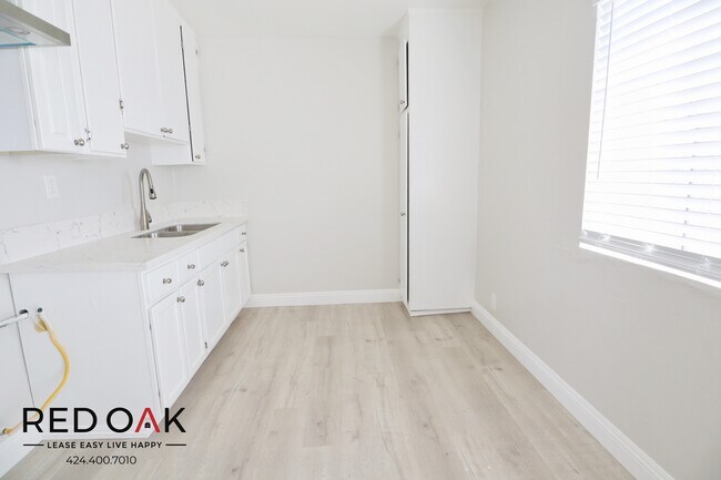 Foto del edificio - 703 W 79th St