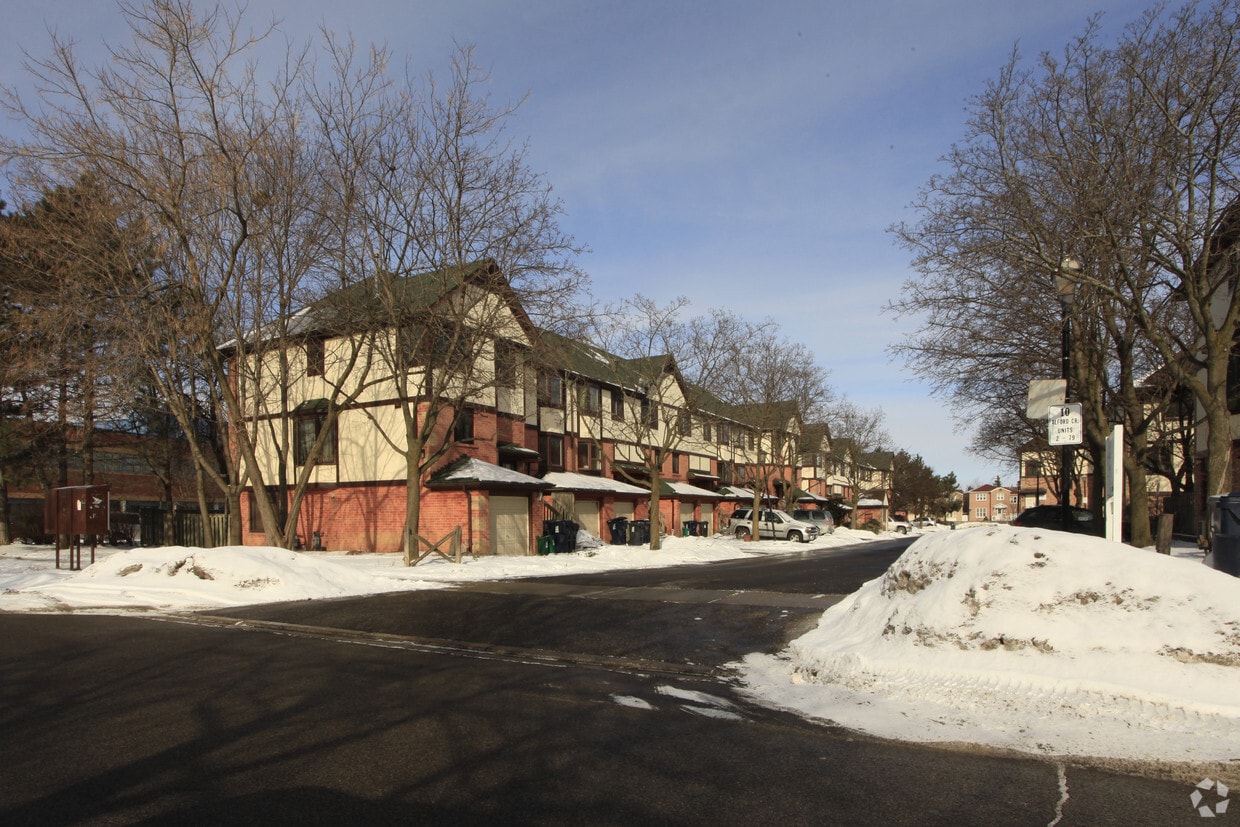 Building Photo - 10 Alford Cres